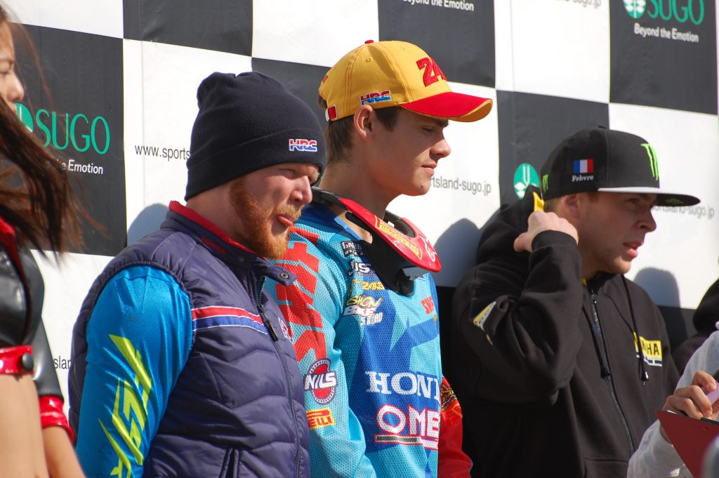 表彰式。カナードさん、舌出てますけど(笑)