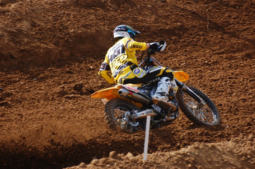 フェーブルのライディングは気合と根性な感じで好み。