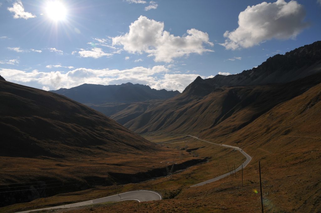 もう少し上に上がると開けた場所に出たのでまた写真をパチリ。この雄大さは写真では伝わらないかも。