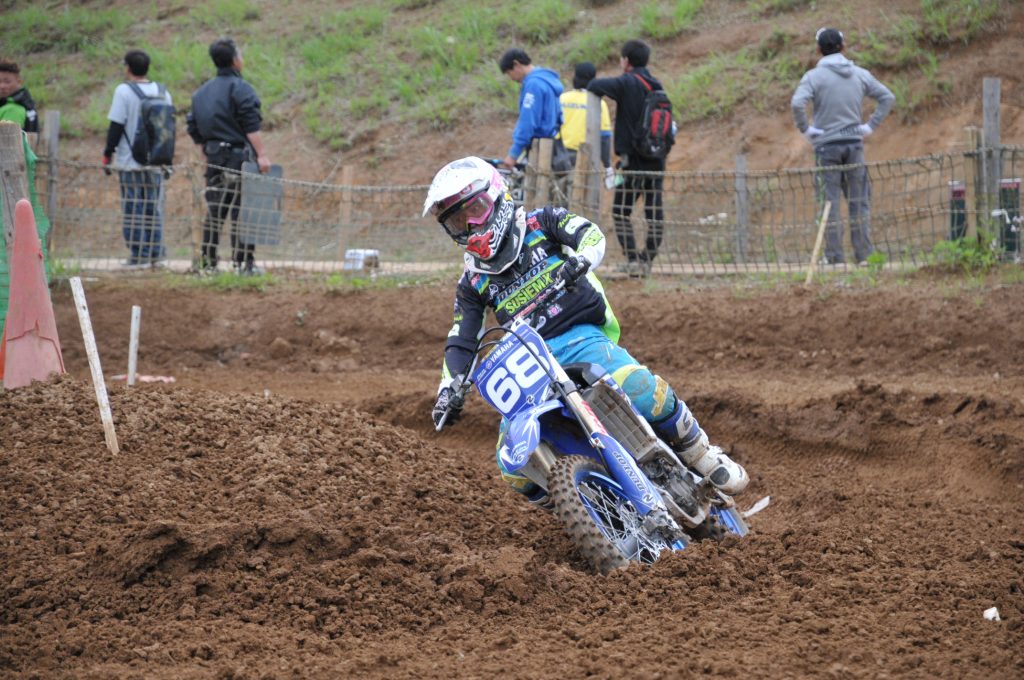 IBオープンの渡辺陵選手。かっこいいライディングフォームだなと思ったらこのラウンドでピンピンだったみたい。素晴らしい。