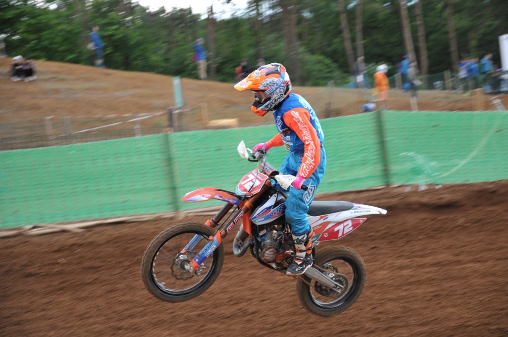 J85の佐竹涼冴選手。BOSSレーシングのライダーはたくさん出ていてどの選手も速い！