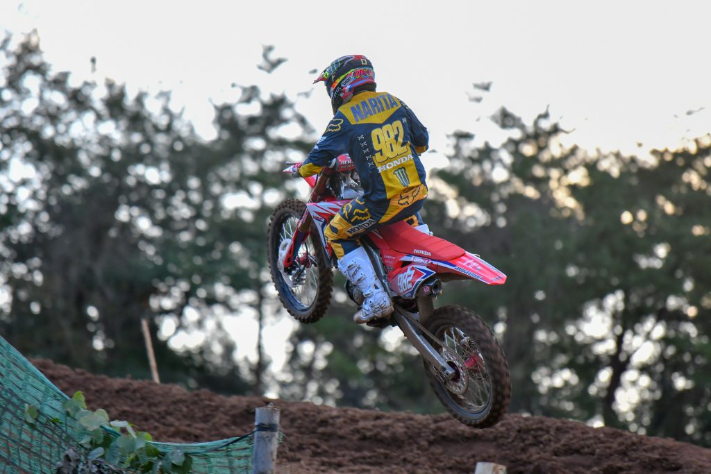 山本選手がヒート2でクラッシュしてDNFだったので3-4でリザルトを残した成田選手が2018年のタイトルを獲得。こういうところが本当にさすがとしか言いようがない。12回タイトルはほんとに凄い。