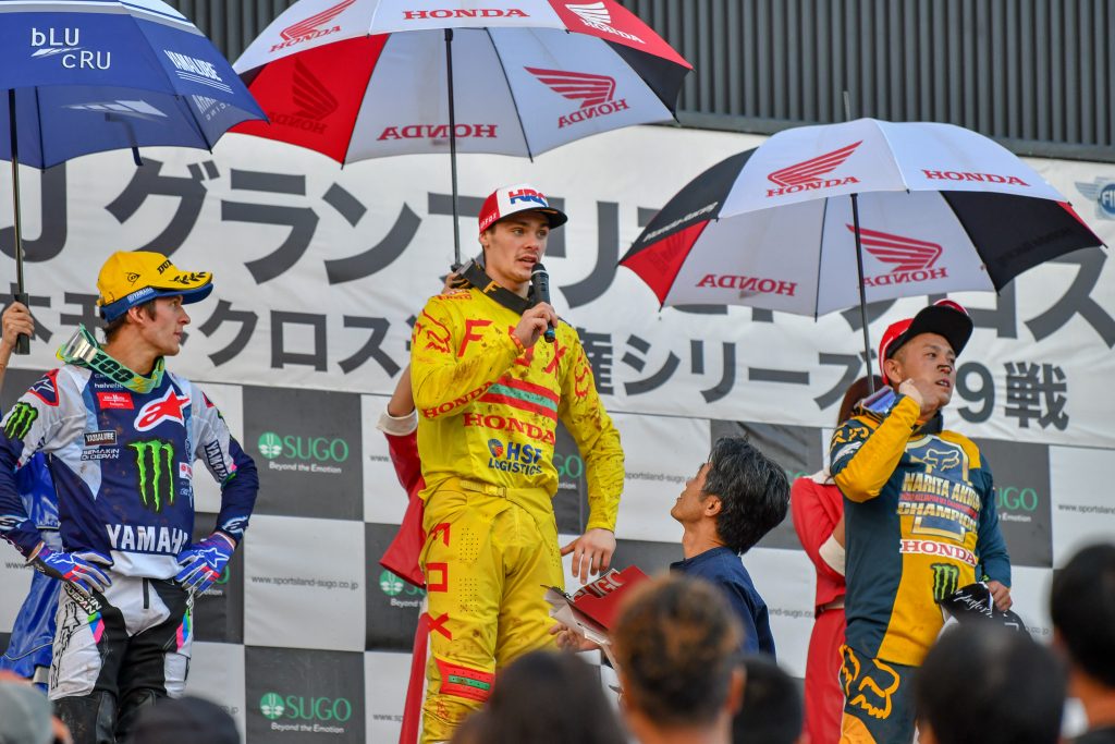 慌ててカメラを出して撮ったのであまりいい絵が撮れなかった表彰式。来年もまた誰か呼んでくれると嬉しいなぁ。