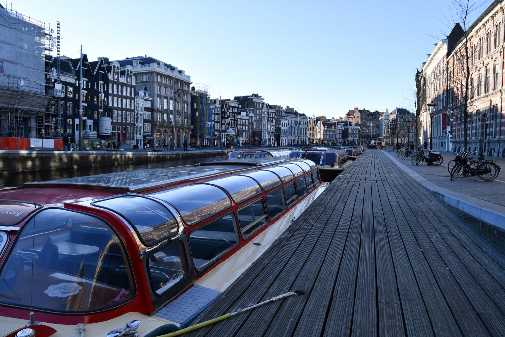 無数に運河が張り巡らせてあり、ボートに乗って観光もできる。ここはボート乗り場。