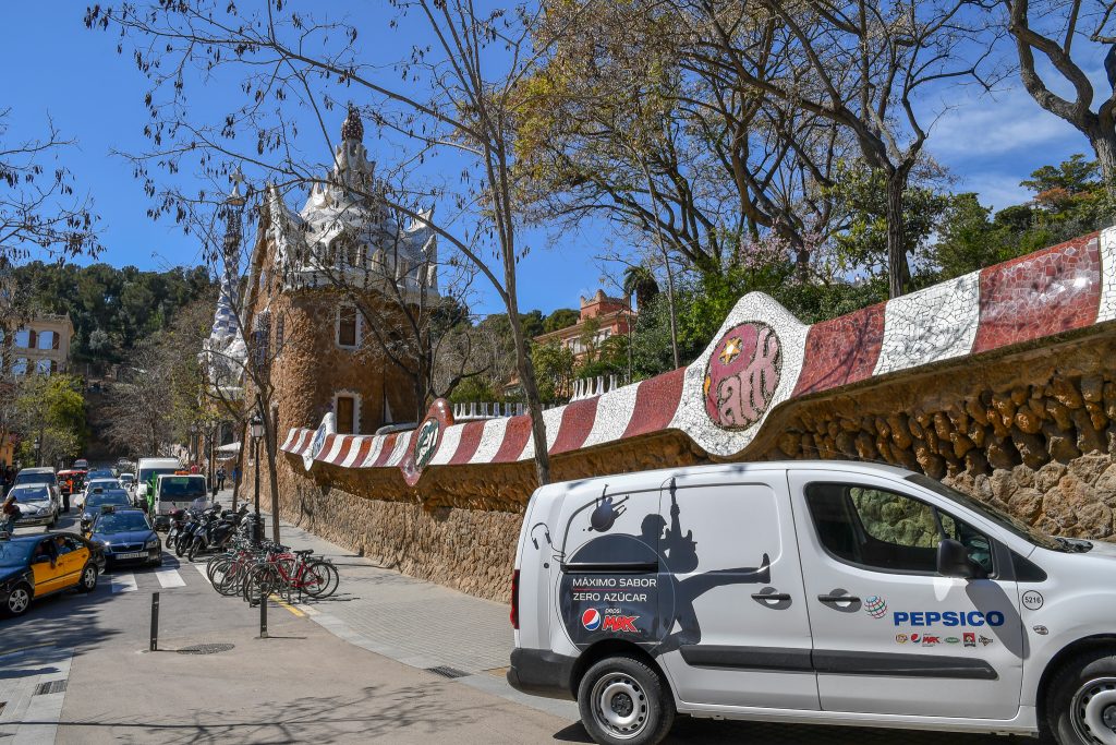 サグラダ・ファミリアからグエル公園へ。有料エリアには事前に予約しなかったのもあり、待ち時間が長かったので入らなかった。