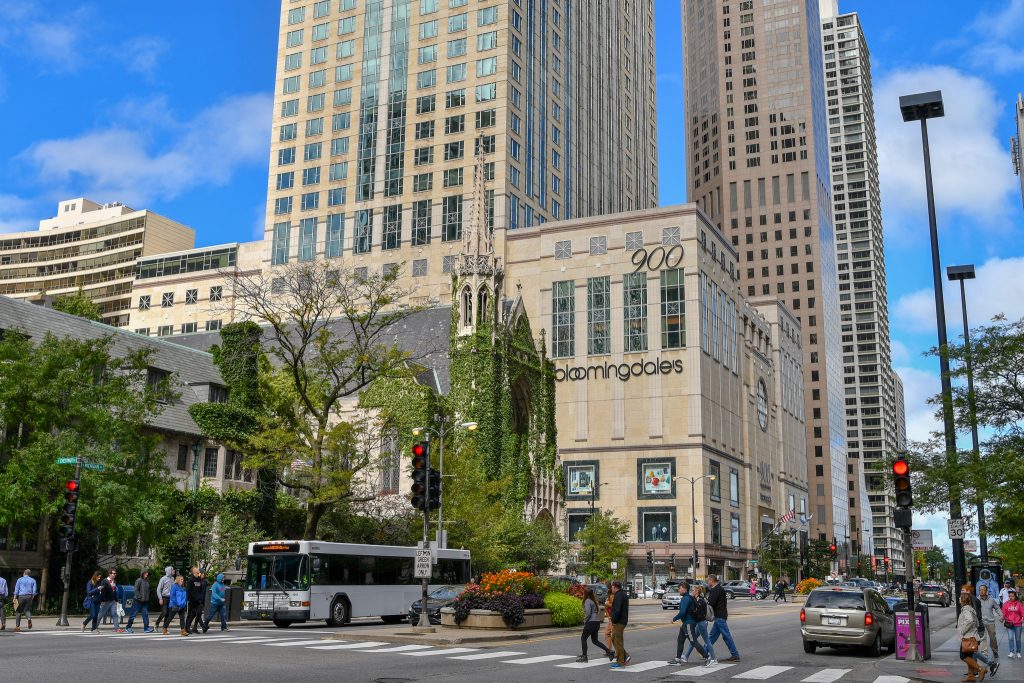 シカゴは大都市で建物が全てでかい。なので上を見上げてばかり。この日は天気が良かった 