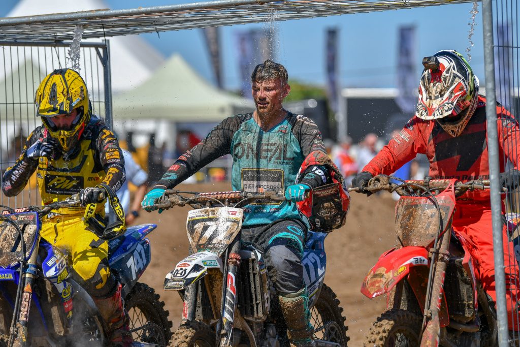 本当に暑かったロンメルではレース終了直後に水浴びできるような設備が用意されていた