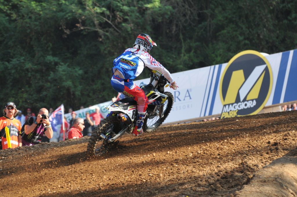 完璧な速さのアンダーソン。実際に見ると映像よりもスムーズなライディングに見える。能塚選手との件は見えない位置にいたので後で知った。